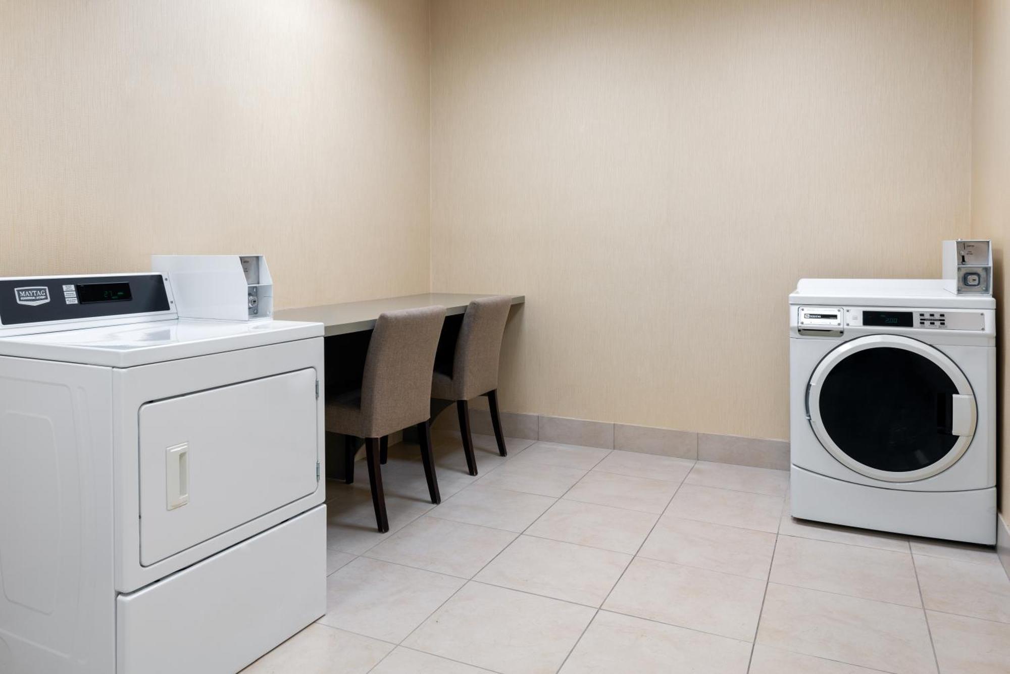 Hilton Garden Inn Wayne Kültér fotó
